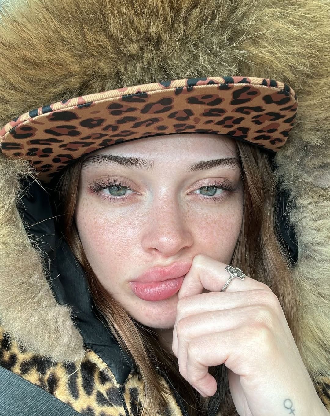 @Lola_zye